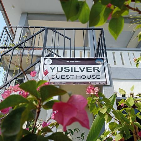 Yusilver Guest House Labuan Bajo Eksteriør billede