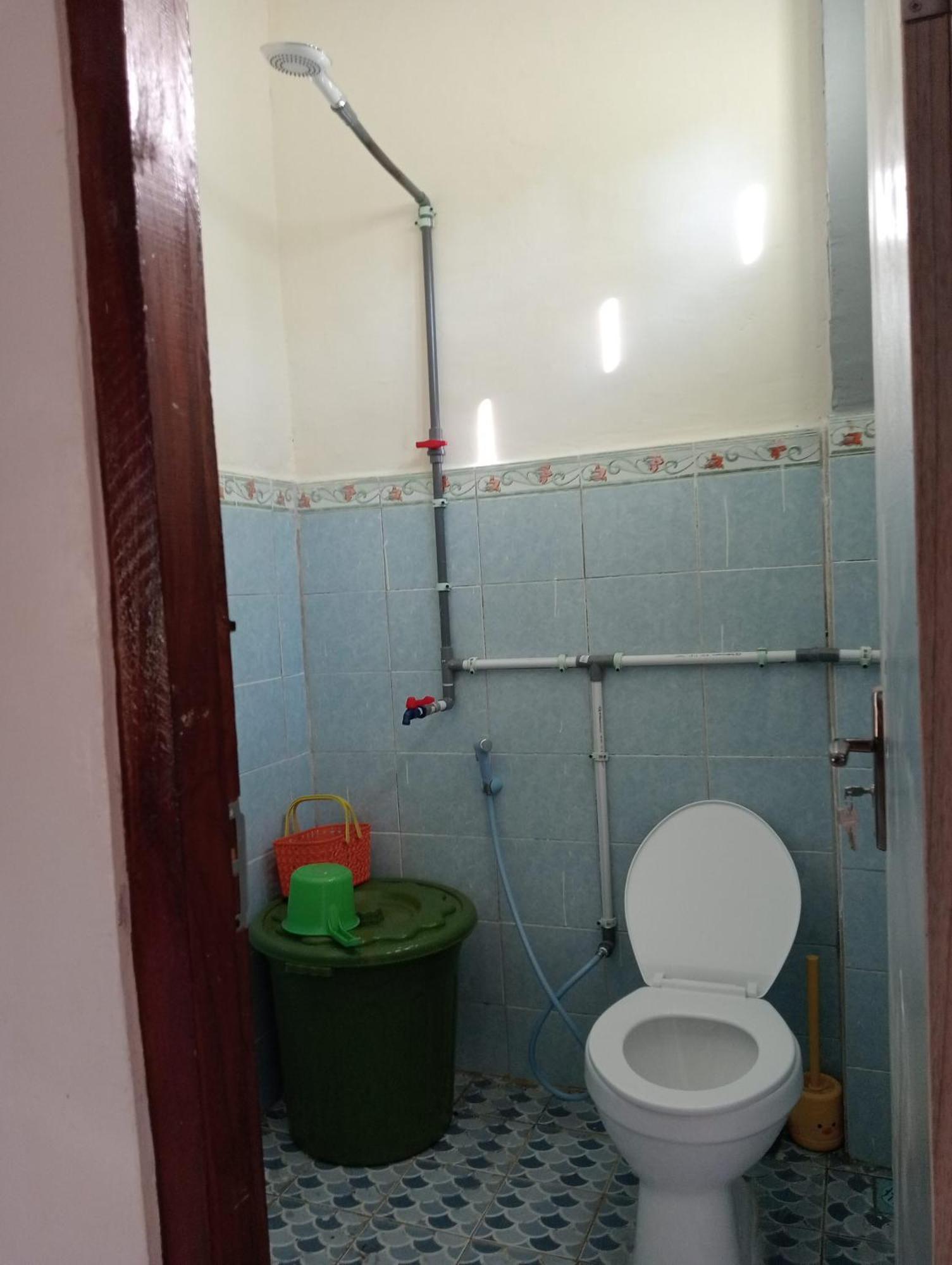 Yusilver Guest House Labuan Bajo Eksteriør billede