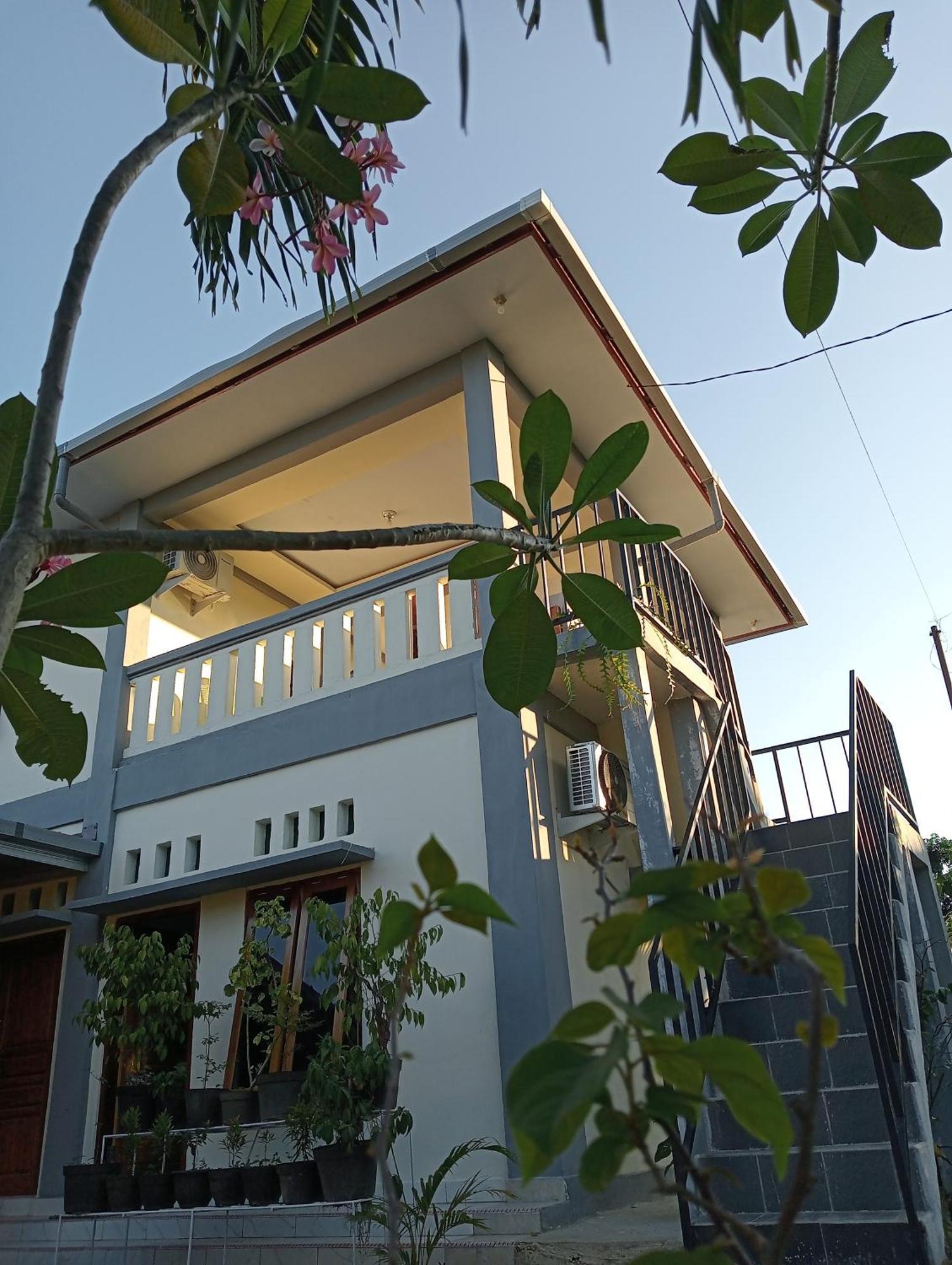 Yusilver Guest House Labuan Bajo Eksteriør billede
