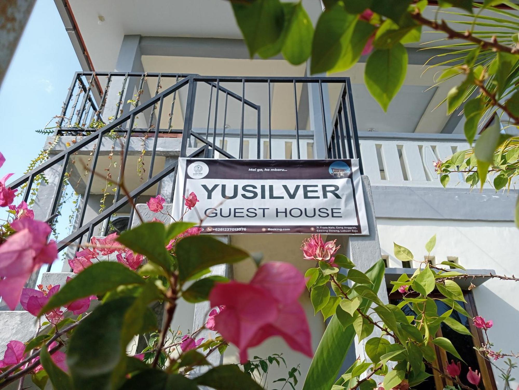 Yusilver Guest House Labuan Bajo Eksteriør billede