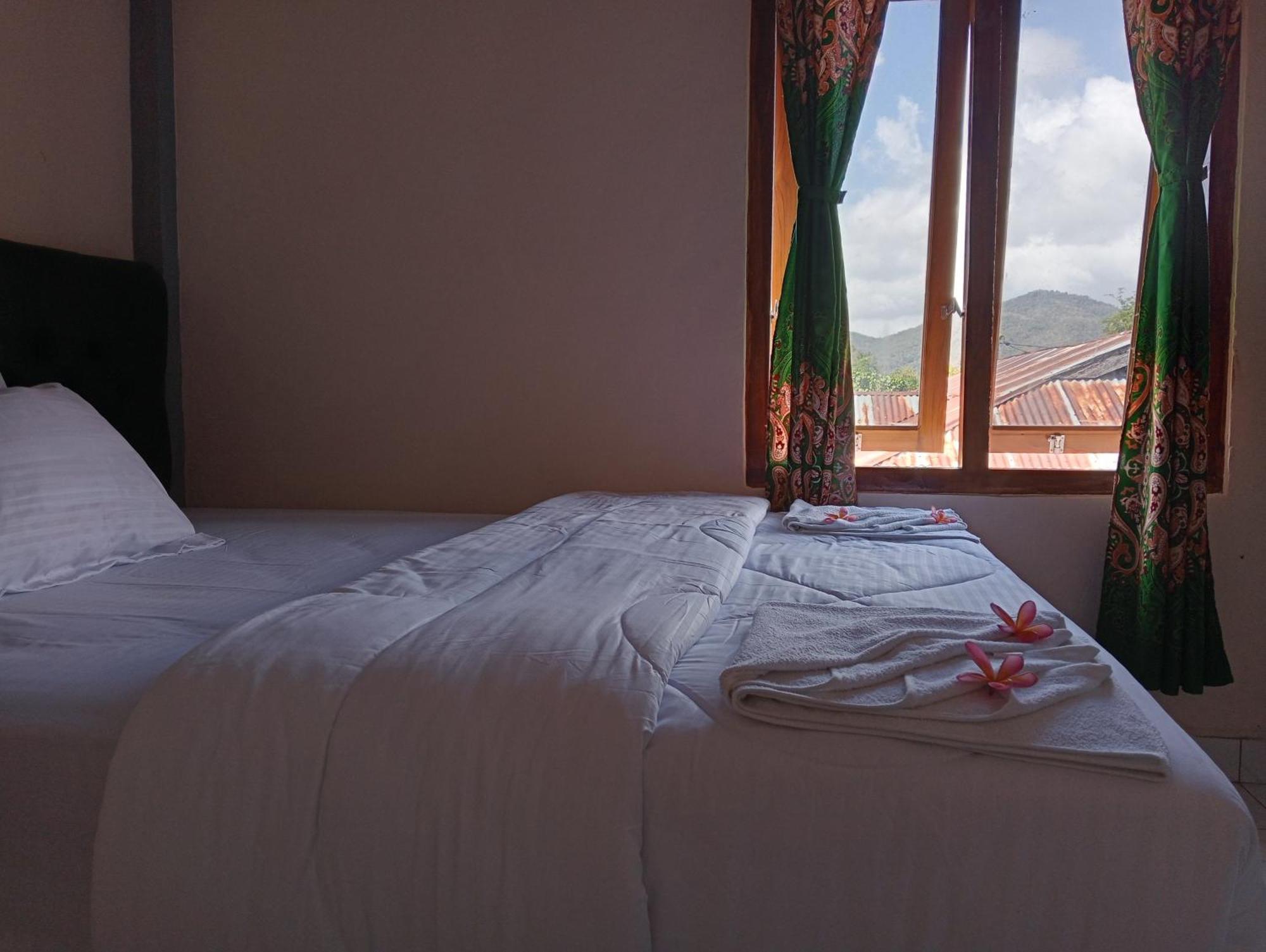 Yusilver Guest House Labuan Bajo Eksteriør billede