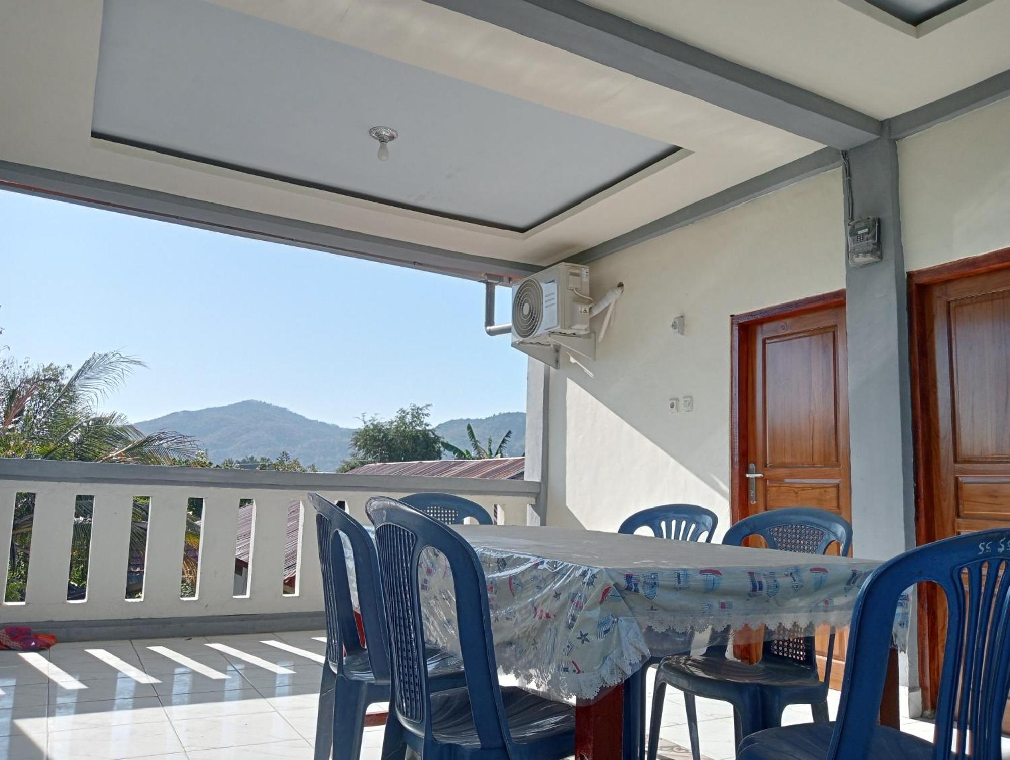 Yusilver Guest House Labuan Bajo Værelse billede
